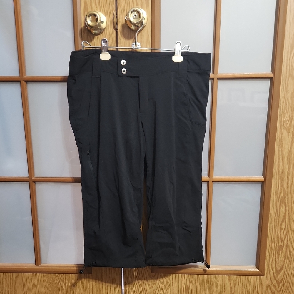 Columbia Black Omni-Shade Capris Size 14
